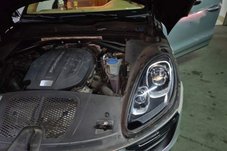 Used Porsche Macan 2014 Macan 2.0T Engine Bay Left