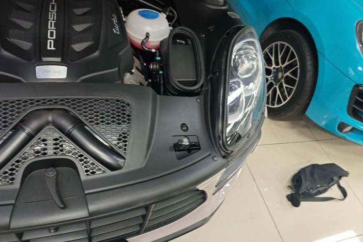 Used Porsche Macan 2014 Macan Turbo 3.6T Engine Bay Left