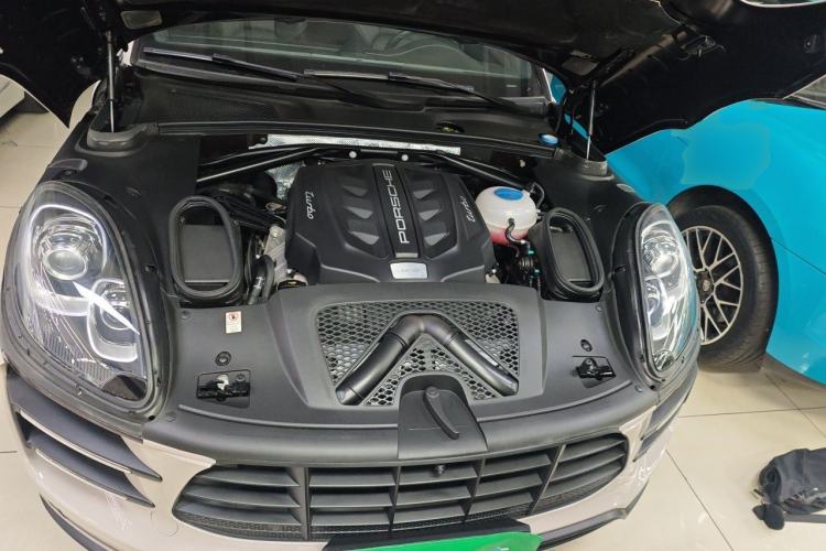Used Porsche Macan 2014 Macan Turbo 3.6T Engine Bay