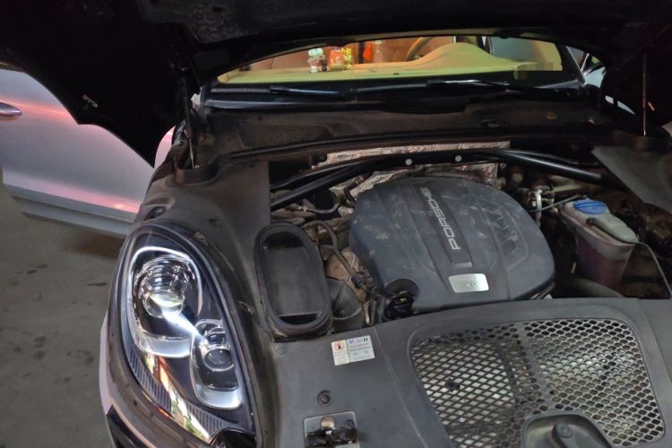 Used Porsche Macan 2014 Macan 2.0T Engine Bay Right