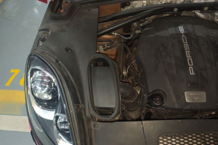 Used Porsche Macan 2014 Macan 2.0T Engine Bay Right