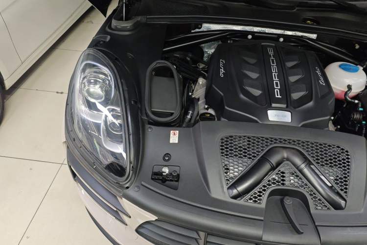 Used Porsche Macan 2014 Macan Turbo 3.6T Engine Bay Right