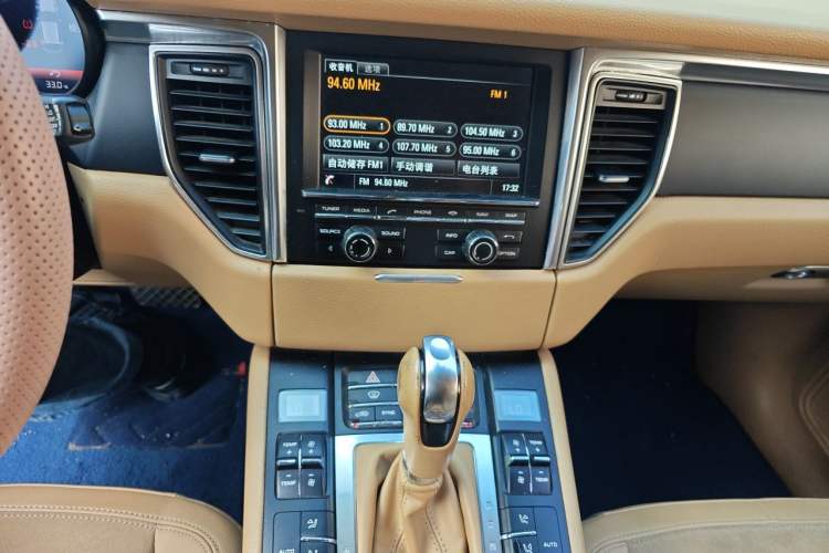 Used Porsche Macan 2014 Macan 2.0T Audio And AC Panel