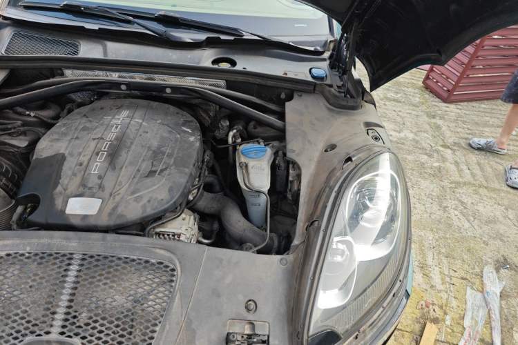 Used Porsche Macan 2014 Macan 2.0T Engine Bay Left