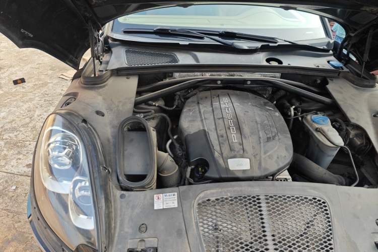 Used Porsche Macan 2014 Macan 2.0T Engine Bay Right