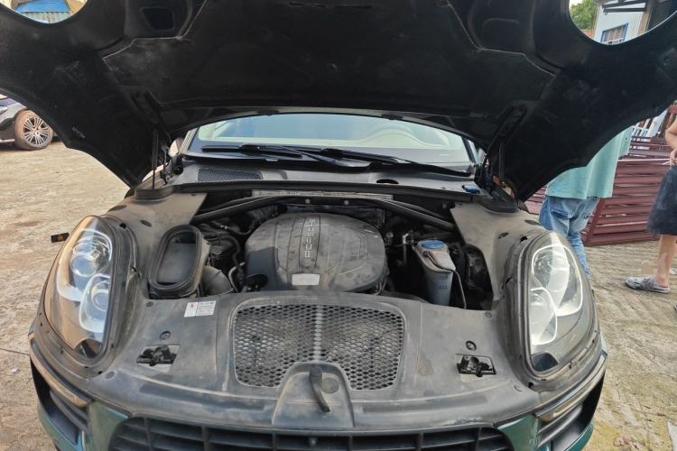 Used Porsche Macan 2014 Macan 2.0T Engine Bay