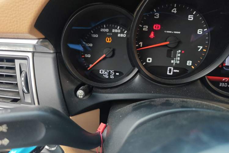 Used Porsche Macan 2014 Macan 2.0T Odometer Close Up