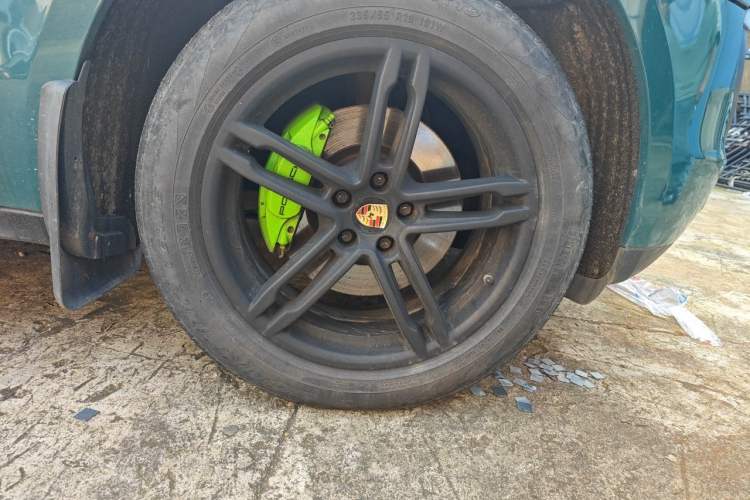 Used Porsche Macan 2014 Macan 2.0T Right Front Wheel Hub