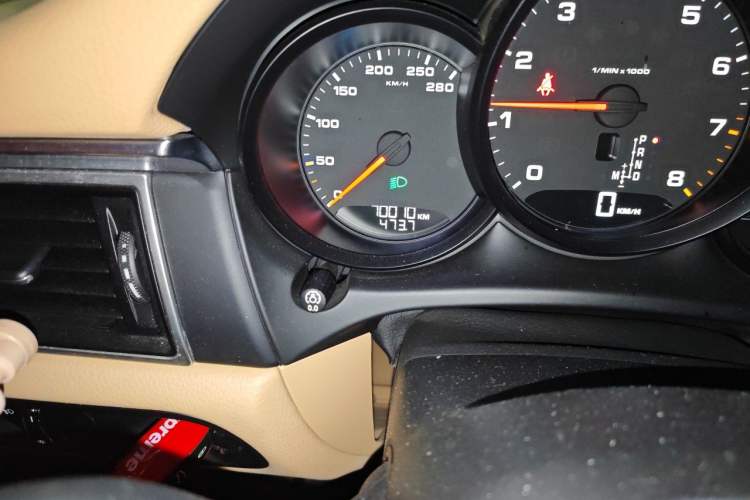 Used Porsche Macan 2014 Macan 2.0T Odometer Close Up
