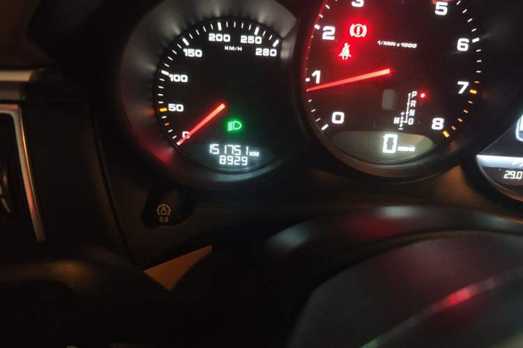 Used Porsche Macan 2014 Macan 2.0T Odometer Close Up
