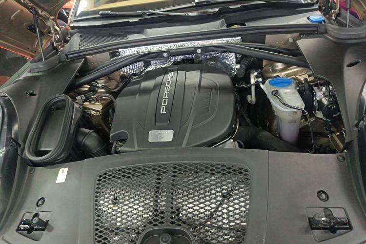 Used Porsche Macan 2014 Macan 2.0T Engine Bay