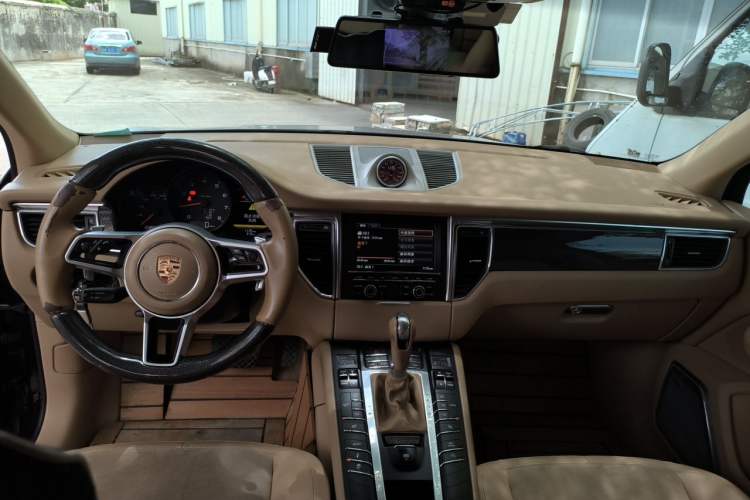 Used Porsche Macan 2014 Macan 2.0T Center Console