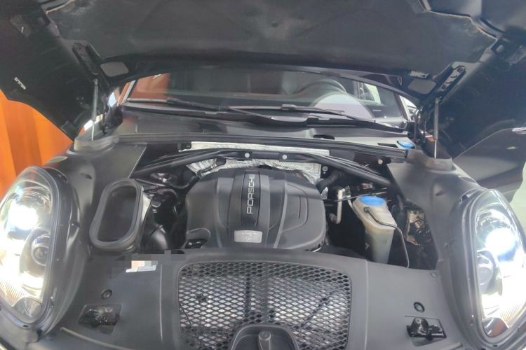 Used Porsche Macan 2014 Macan 2.0T Engine Bay