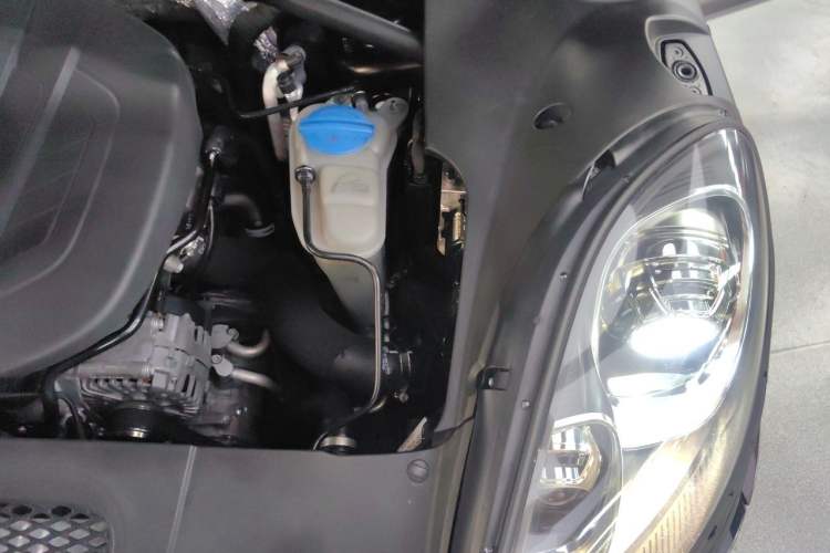 Used Porsche Macan 2014 Macan 2.0T Engine Bay Left