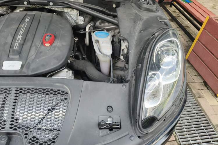 Used Porsche Macan 2014 Macan 2.0T Engine Bay Left