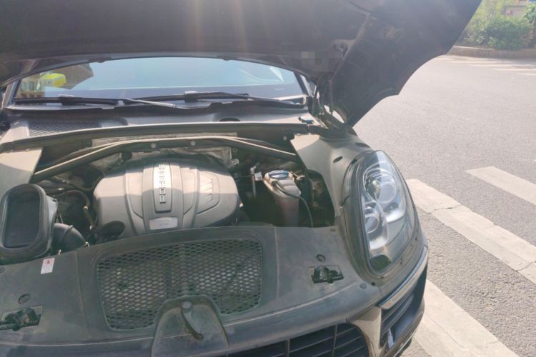 Used Porsche Macan 2014 Macan 2.0T Engine Bay Left