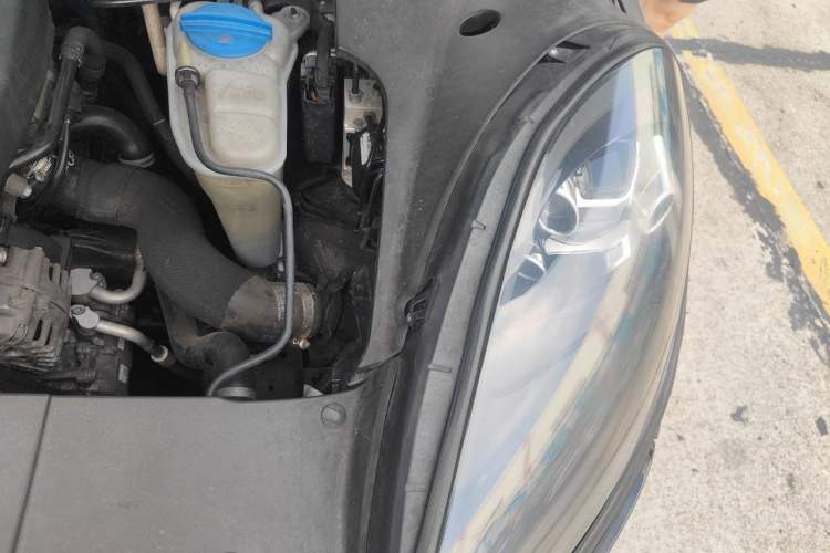 Used Porsche Macan 2014 Macan 2.0T Engine Bay Left