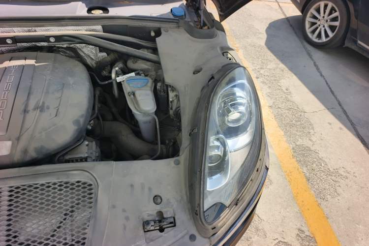 Used Porsche Macan 2014 Macan 2.0T Engine Bay Left
