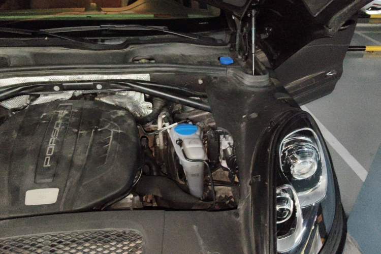 Used Porsche Macan 2014 Macan 2.0T Engine Bay Left
