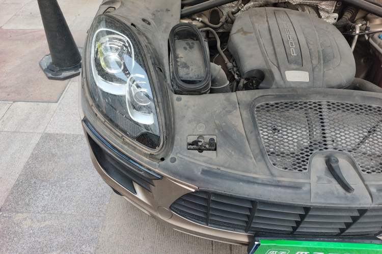 Used Porsche Macan 2014 Macan 2.0T Engine Bay Right