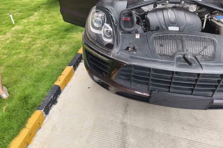 Used Porsche Macan 2014 Macan 2.0T Engine Bay Right
