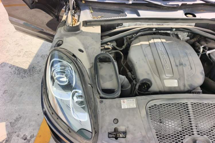 Used Porsche Macan 2014 Macan 2.0T Engine Bay Right