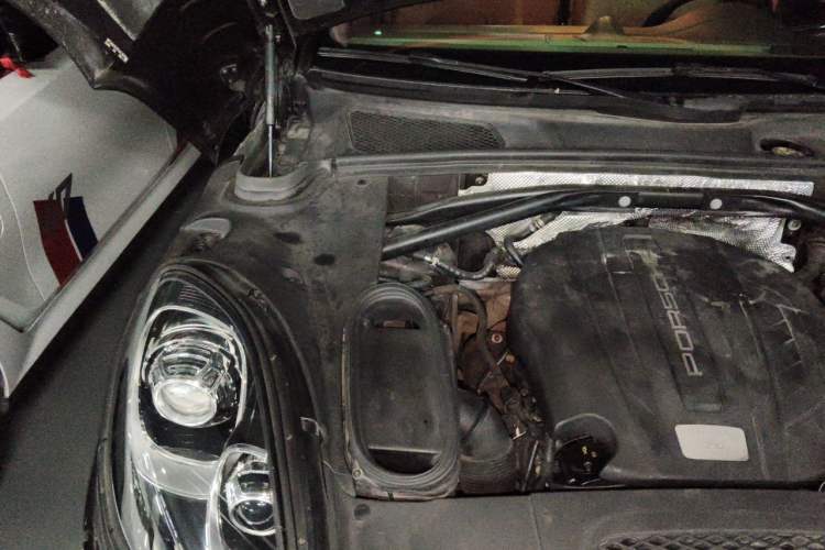 Used Porsche Macan 2014 Macan 2.0T Engine Bay Right