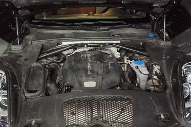 Used Porsche Macan 2014 Macan 2.0T Engine Bay