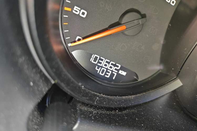 Used Porsche Macan 2014 Macan 2.0T Odometer Close Up