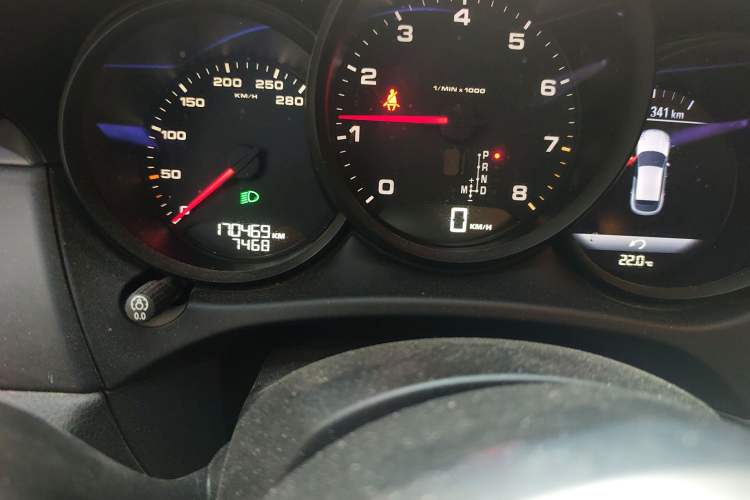 Used Porsche Macan 2014 Macan 2.0T Odometer Close Up