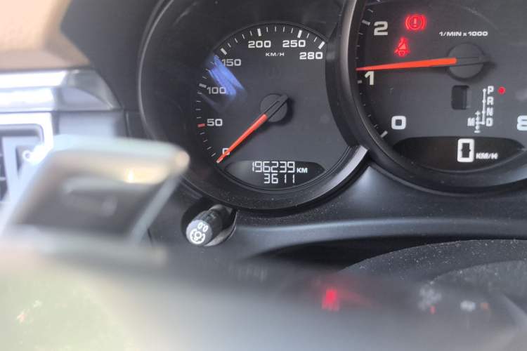 Used Porsche Macan 2014 Macan 2.0T Odometer Close Up