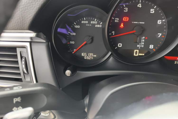 Used Porsche Macan 2014 Macan 2.0T Odometer Close Up