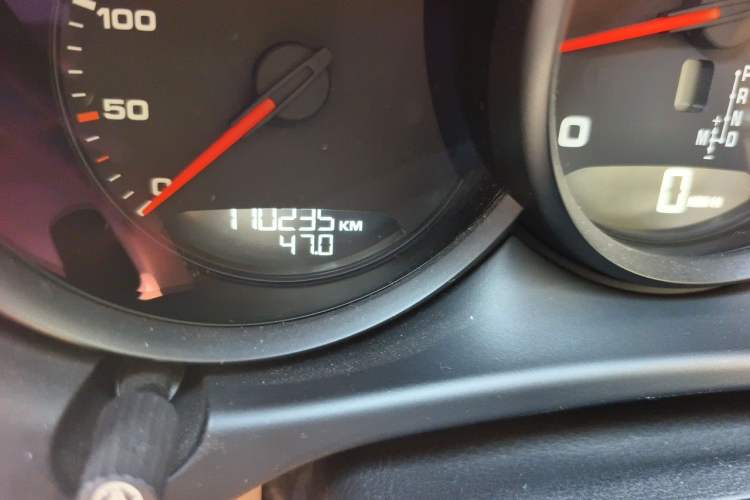 Used Porsche Macan 2014 Macan 2.0T Odometer Close Up