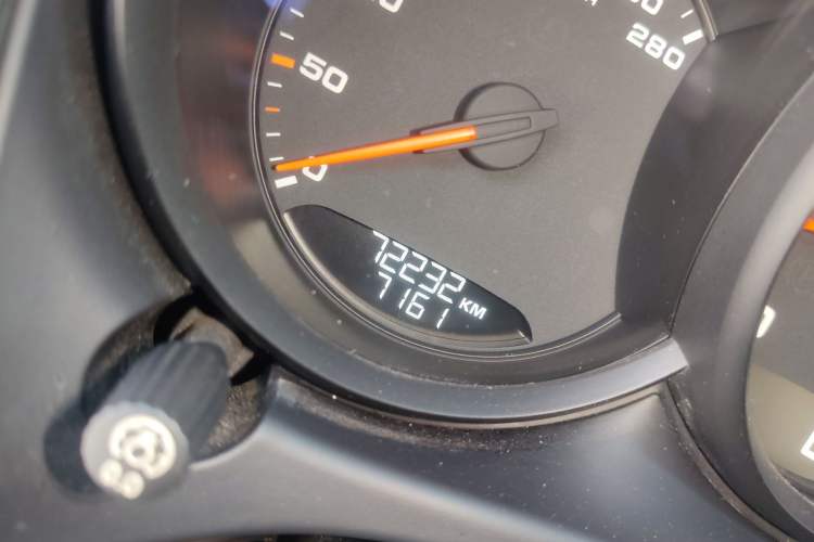 Used Porsche Macan 2014 Macan 2.0T Odometer Close Up