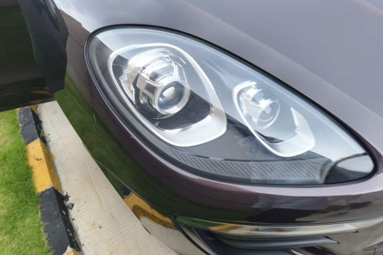 Used Porsche Macan 2014 Macan 2.0T Right Front Headlight