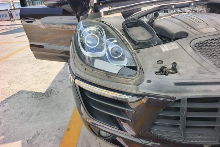 Used Porsche Macan 2014 Macan 2.0T Right Front Headlight