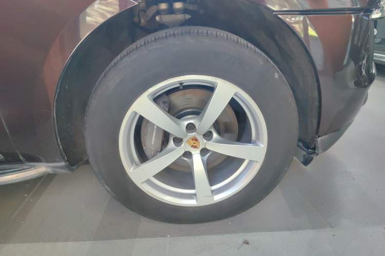Used Porsche Macan 2014 Macan 2.0T Right Front Wheel Hub