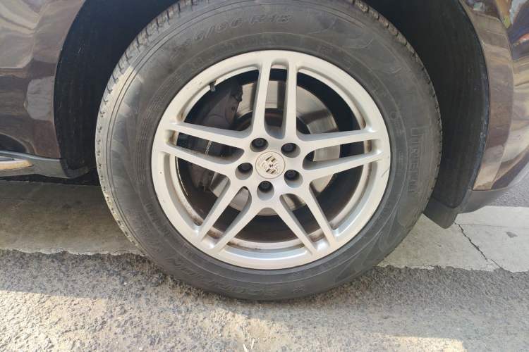 Used Porsche Macan 2014 Macan 2.0T Right Front Wheel Hub