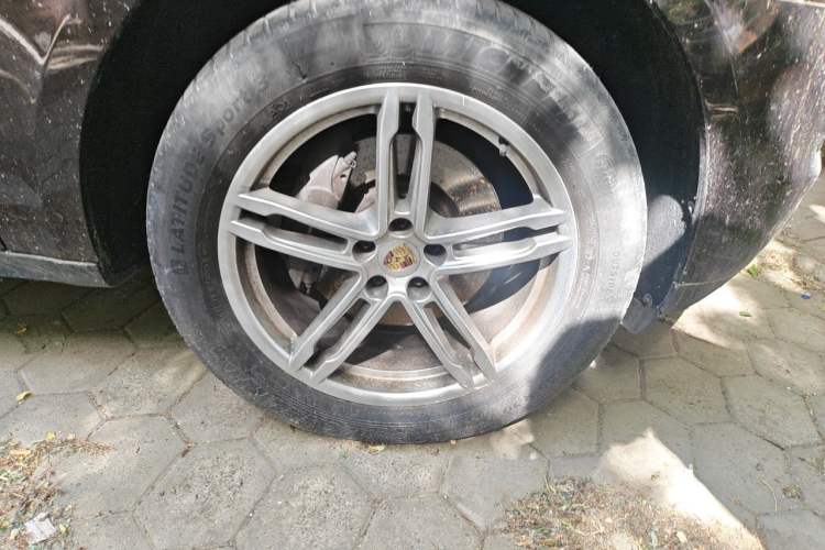 Used Porsche Macan 2014 Macan 2.0T Right Front Wheel Hub