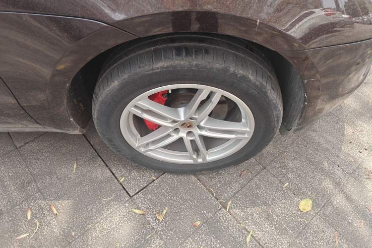 Used Porsche Macan 2014 Macan 2.0T Right Front Wheel Hub