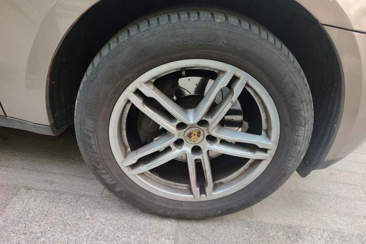 Used Porsche Macan 2014 Macan 2.0T Right Front Wheel Hub