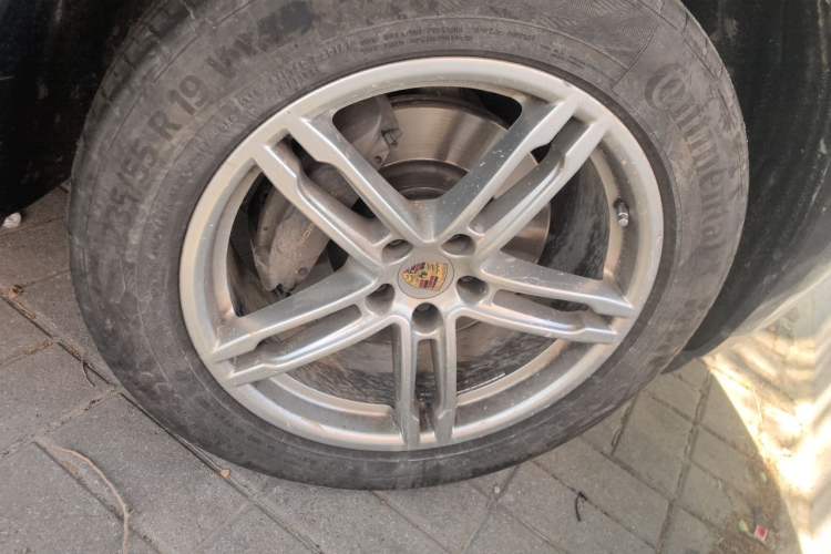 Used Porsche Macan 2014 Macan 2.0T Right Front Wheel Hub