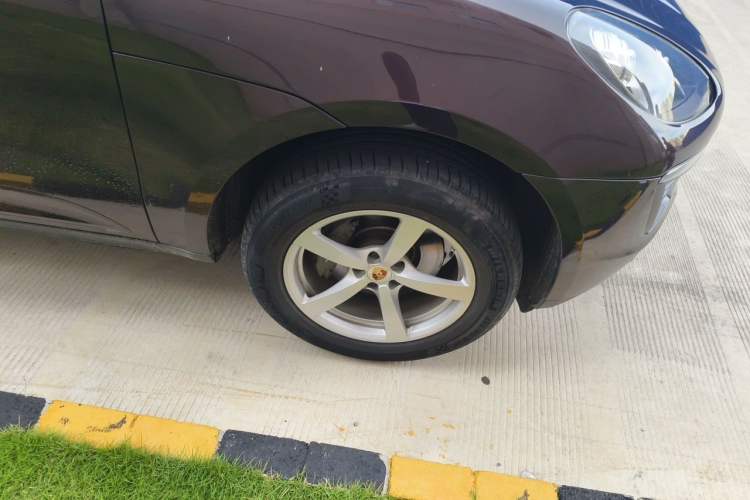 Used Porsche Macan 2014 Macan 2.0T Right Front Wheel Hub