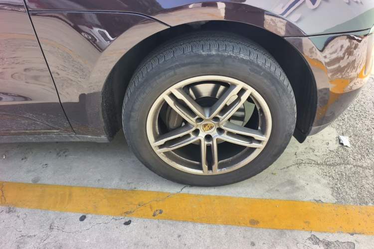 Used Porsche Macan 2014 Macan 2.0T Right Front Wheel Hub