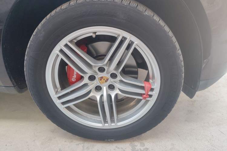 Used Porsche Macan 2014 Macan 2.0T Right Front Wheel Hub