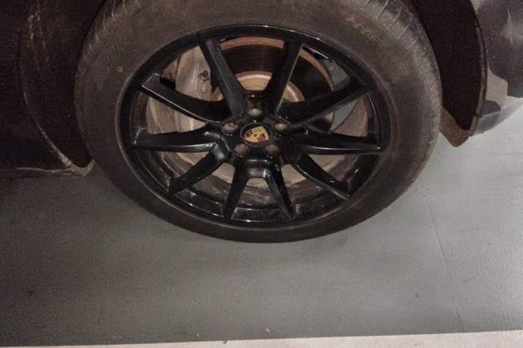 Used Porsche Macan 2014 Macan 2.0T Right Front Wheel Hub