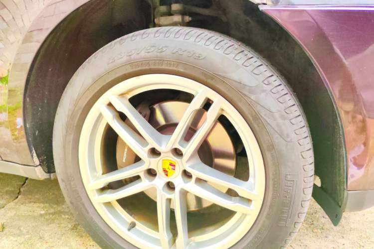 Used Porsche Macan 2014 Macan 2.0T Right Front Wheel Hub