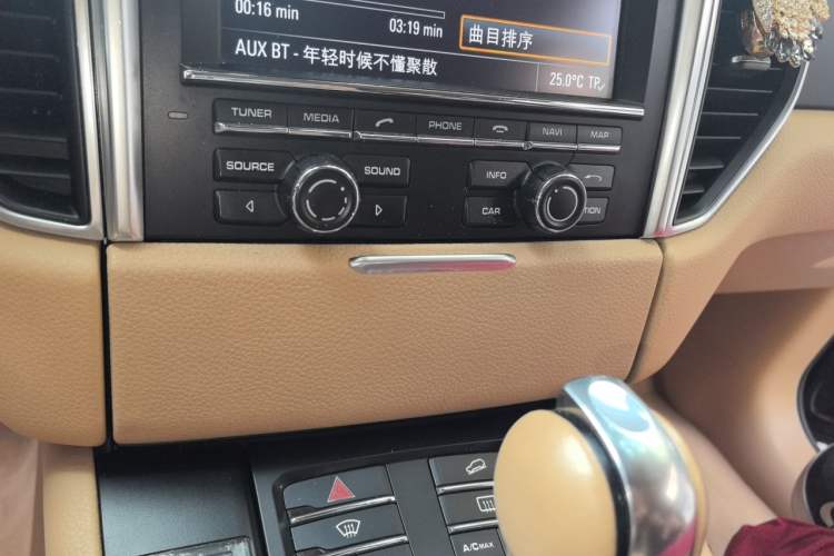 Used Porsche Macan 2014 Macan 2.0T Audio And AC Panel