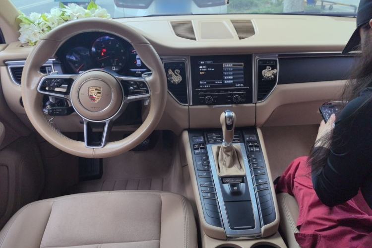 Used Porsche Macan 2014 Macan 2.0T Center Console