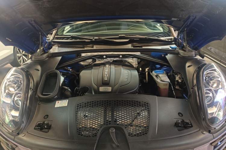 Used Porsche Macan 2014 Macan 2.0T Engine Bay